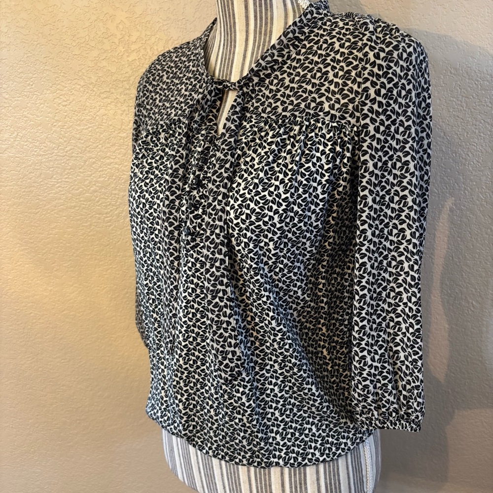 🇺🇸 LOFT Blouse XXSP Peasant Top White Black Leaf Print Keyhole Ties Buttons - Picture 6 of 13